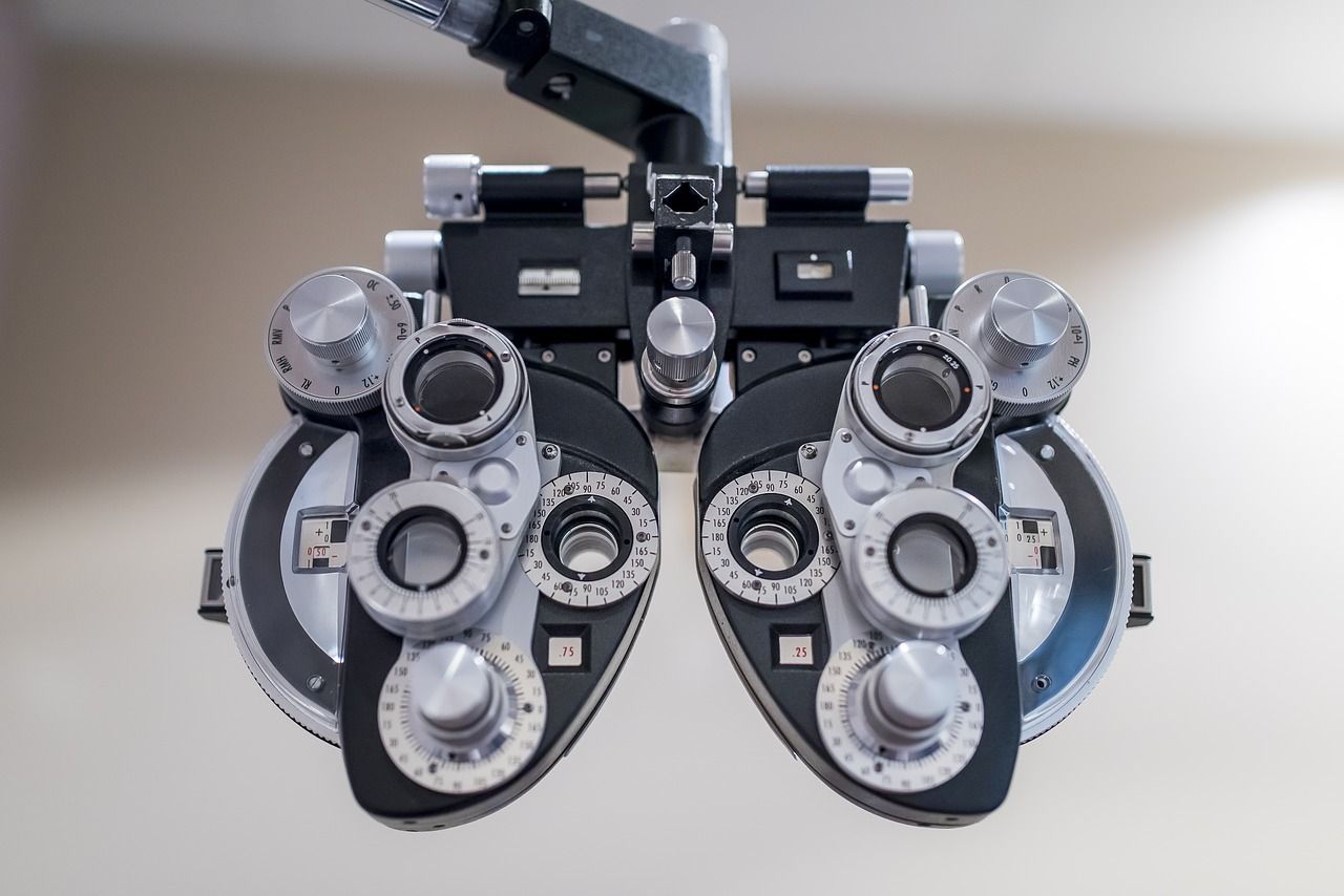 Jakie urządzenia pozwalają wykryć wady wzroku?