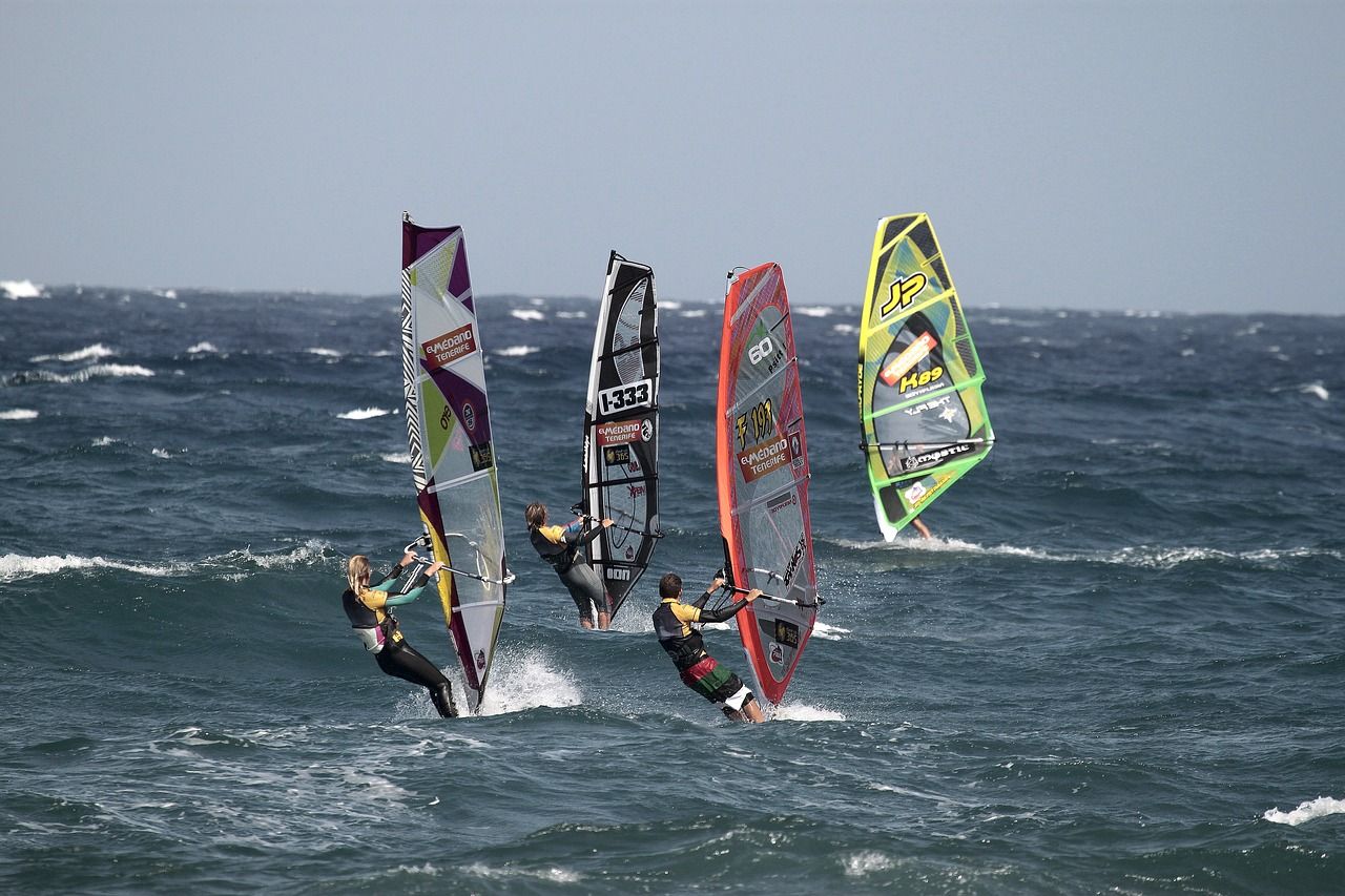 Windsurfing – dlaczego warto uprawiać ten sport?